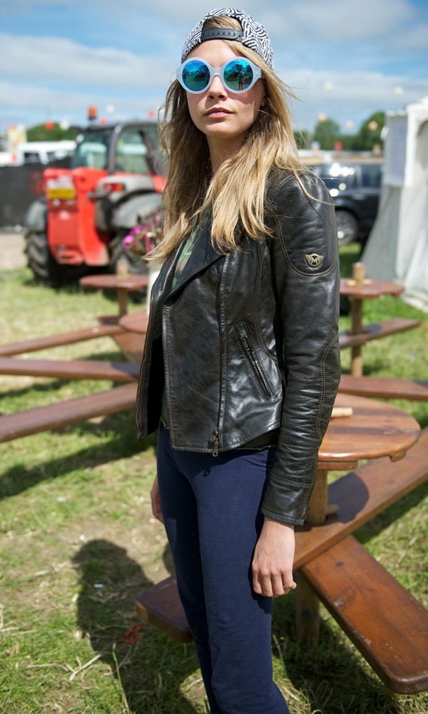 Cara-Delevingne-wears-Matchless-jacket-and-Le-Specs-sunglasses-(2)