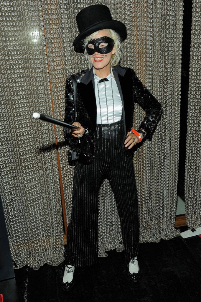 costume_de_halloween_revista_civilizatia