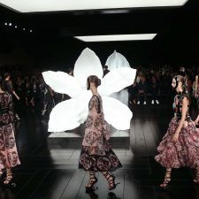 Paris Fashion Week: Alexander McQueen Primăvară 2015