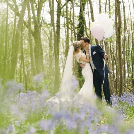 Inspirație de nuntă: Buchete de flori country style și dantelă albă