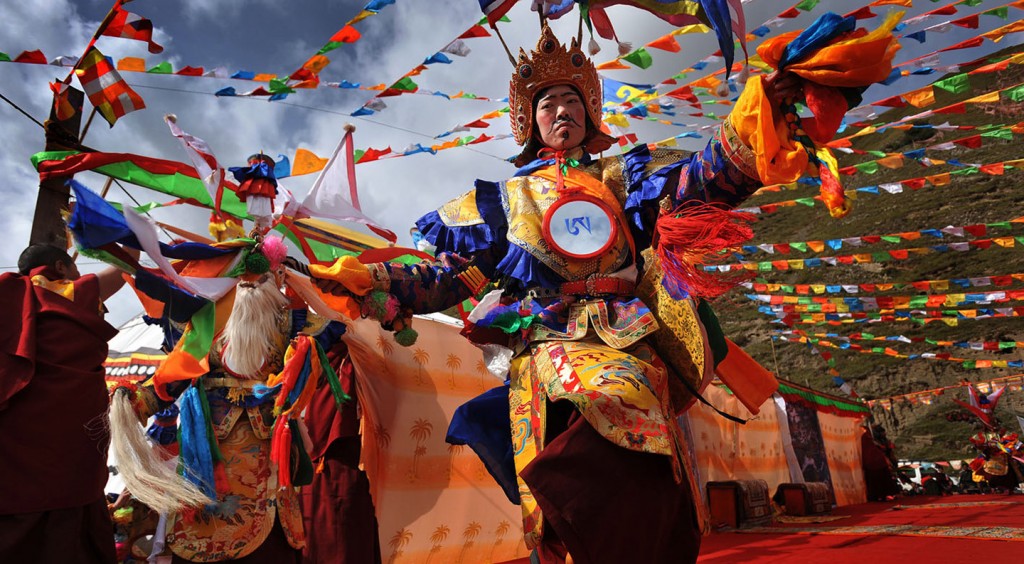 Local-Audiences-Enjoy-New-Year-Tibetan-Drama-Shows