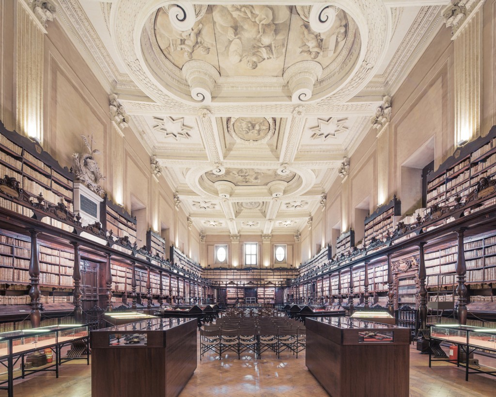 112700-9517387-112700-7645556-Biblioteca_Vallicelliana_II-Edit-2_jpg