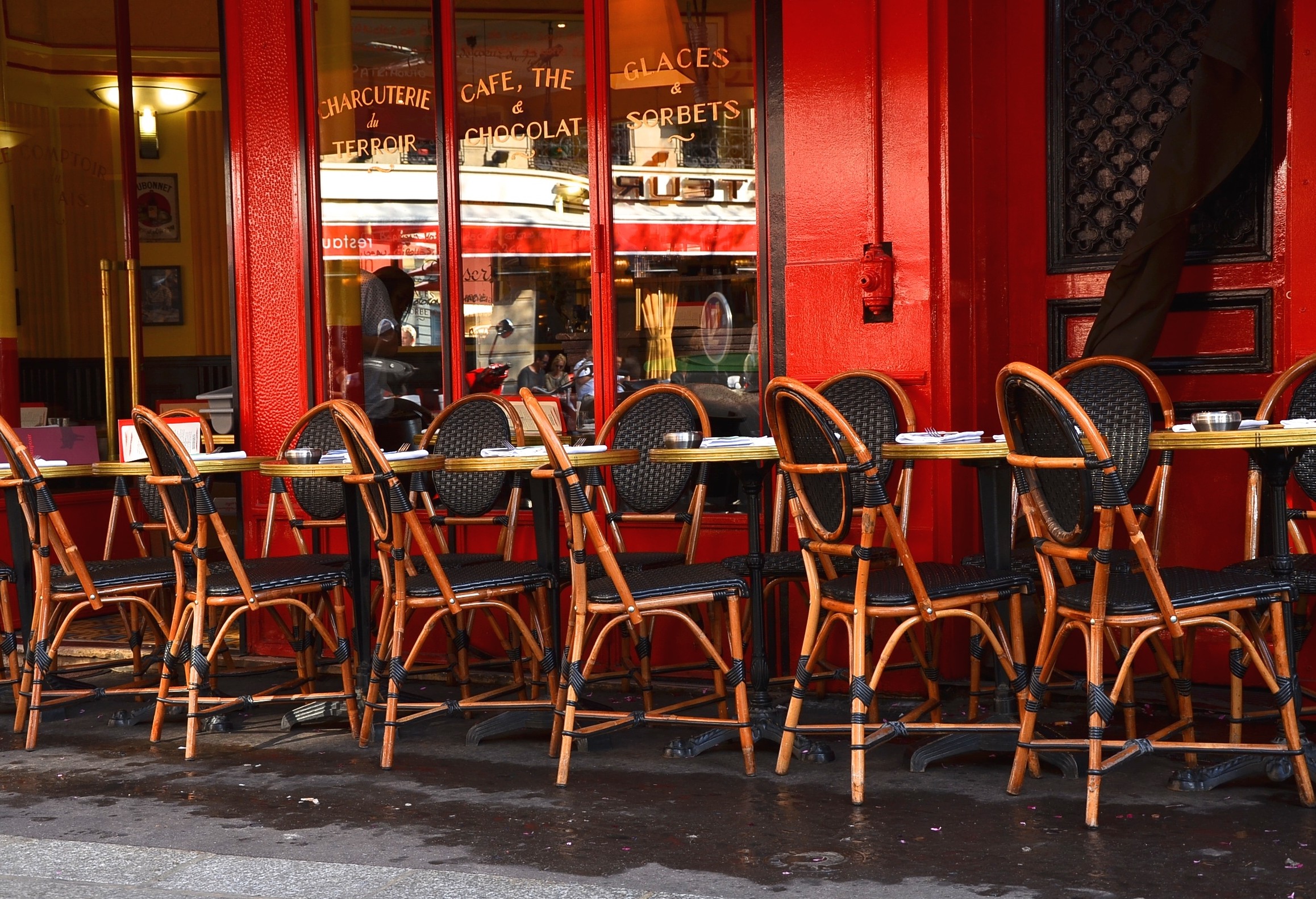 Cafenele cochete din Paris