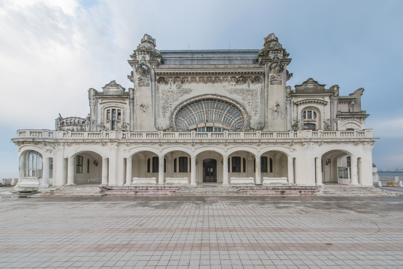 Fotografiile săptămânii: Cazinoul din Constanța prin obiectivul lui Romain Veillon