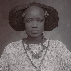 100 de ani de portrete fotografice din Africa de Vest