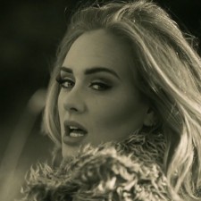 Adele a lansat clipul pentru piesa Hello