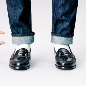 Revista GQ învață bărbații cum să își suflece pantalonii