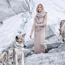 Sasha Pivovarova este imaginea catalogului de iarnă MANGO