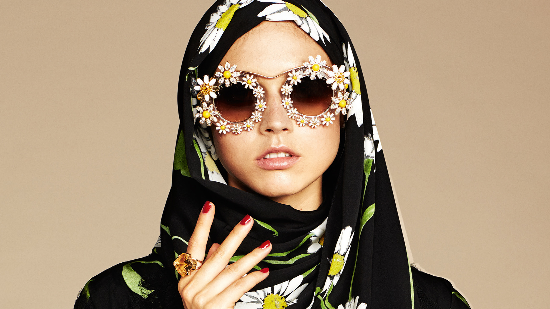Dolce & Gabbana a lansat prima colecție de Hijab și Abaya