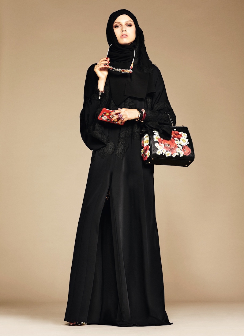 Dolce & Gabbana a lansat prima colecție de Hijab și Abaya