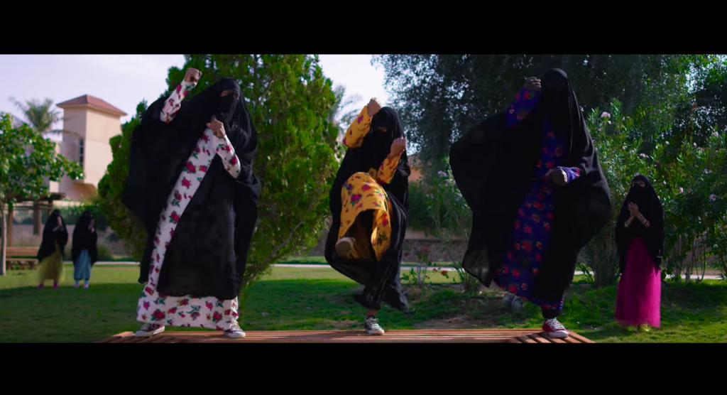 Videoclip muzical cu femei din Arabia Saudita pe skateboard devine viral