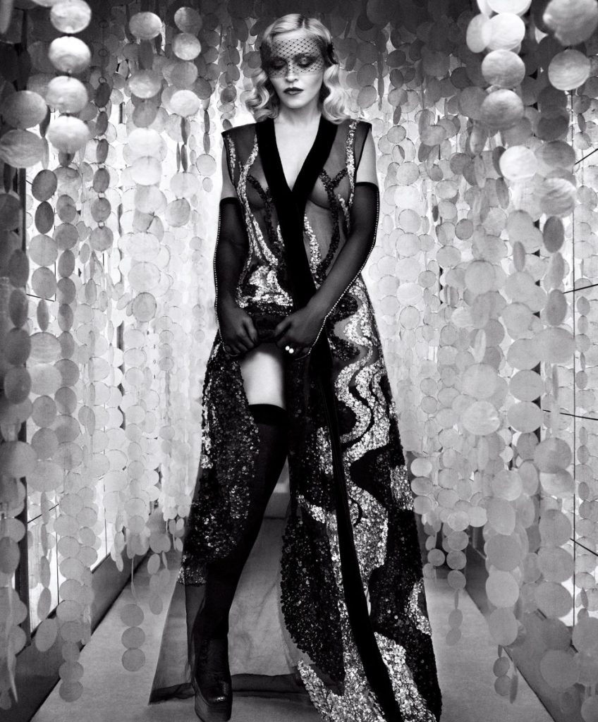madonna a pozat pentru editia aniversala harpers bazaar