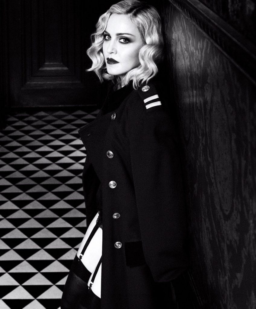 madonna a pozat pentru editia aniversala harpers bazaar
