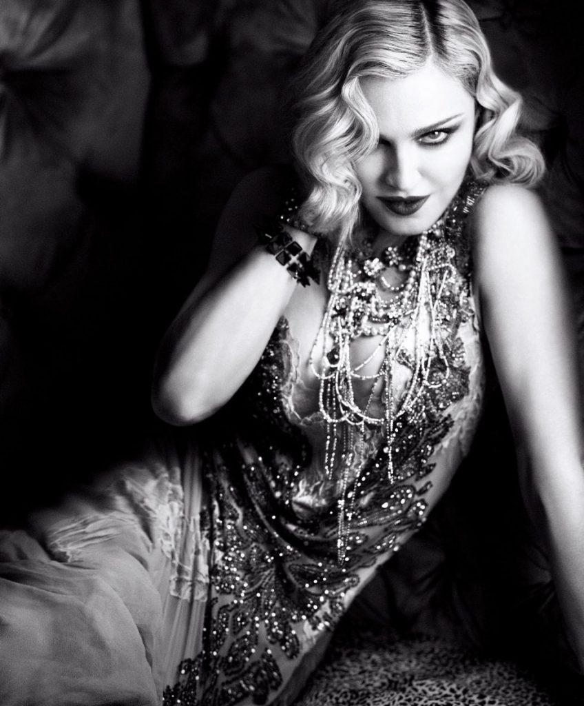 madonna a pozat pentru editia aniversala harpers bazaar
