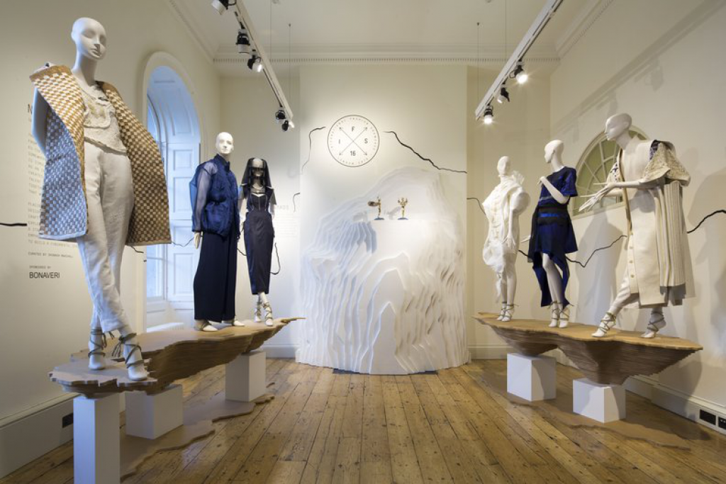 Expoziţia de design vestimentar “Standpoint”, la Săptămâna Modei de la Londra 2017