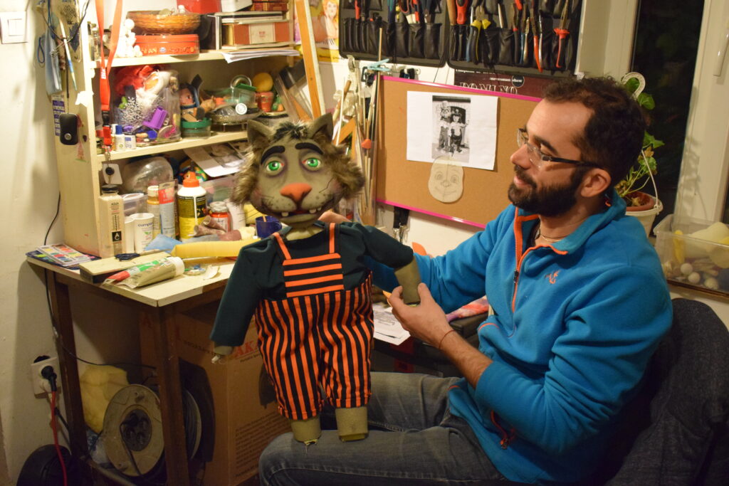 „PINOCCHIO MERGE LA ŞCOALĂ” – SPECTACOLE DE TEATRU DE PĂPUȘI DESPRE IMPORTANŢA EDUCAŢIEI ȘI PREVENIREA ABANDONULUI ȘCOLAR